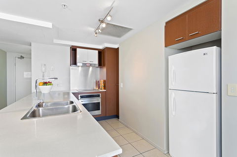 Beach Stay - Ocean & Riverview Resort Chevron Renaissance Central Surfers Paradise - Accommodation Gladstone 5