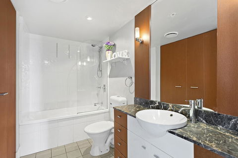 Beach Stay - Ocean & Riverview Resort Chevron Renaissance Central Surfers Paradise - Accommodation Gladstone 6