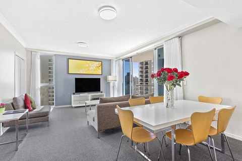 Beach Stay - Ocean & Riverview Resort Chevron Renaissance Central Surfers Paradise - Accommodation Gladstone 10