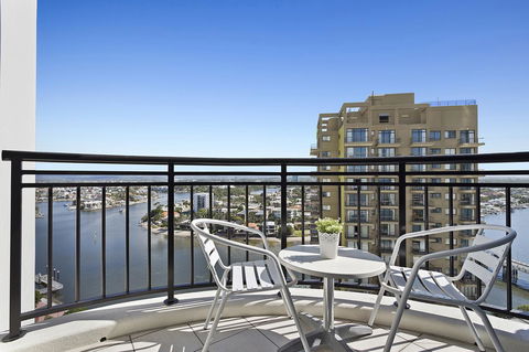 Beach Stay - Ocean & Riverview Resort Chevron Renaissance Central Surfers Paradise - Accommodation Gladstone 13