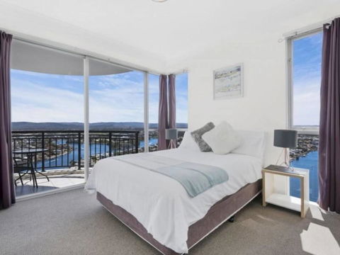 Beach Stay - Ocean & Riverview Resort Chevron Renaissance Central Surfers Paradise - Accommodation Gladstone 1