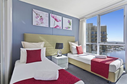 Beach Stay - Ocean & Riverview Resort Chevron Renaissance Central Surfers Paradise - Accommodation Gladstone 9
