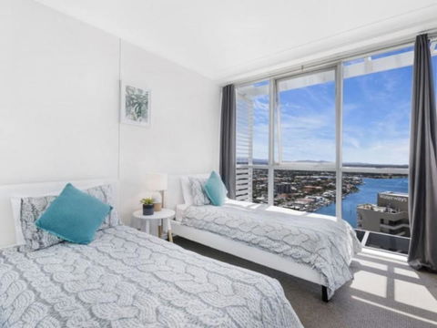 Beach Stay - Ocean & Riverview Resort Chevron Renaissance Central Surfers Paradise - Accommodation Gladstone 2