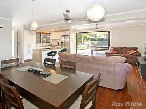 Beach House On Jones Parade, Central Coolum Beach - Accommodation Gladstone 6