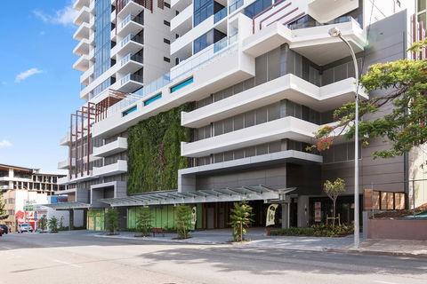 Ivy And Eve Apartments By CLLIX - Accommodation Gladstone 2