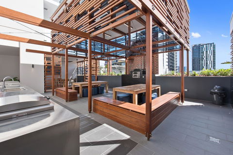 Ivy And Eve Apartments By CLLIX - Accommodation Gladstone 8
