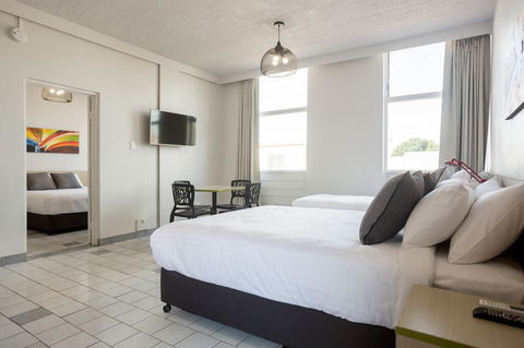 Nightcap At Emerald Star Hotel - Accommodation Gladstone 25