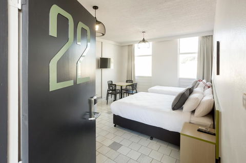 Nightcap At Emerald Star Hotel - Accommodation Gladstone 26