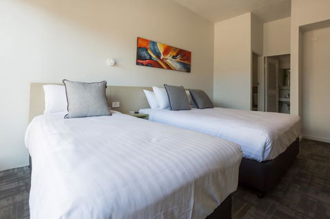 Nightcap At Emerald Star Hotel - Accommodation Gladstone 1