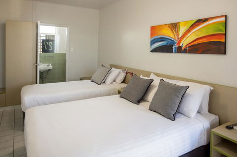 Nightcap At Emerald Star Hotel - Accommodation Gladstone 41