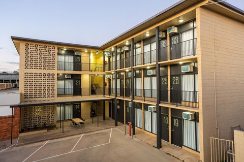 Nightcap At Emerald Star Hotel - Accommodation Gladstone 5