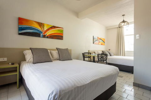 Nightcap At Emerald Star Hotel - Accommodation Gladstone 0