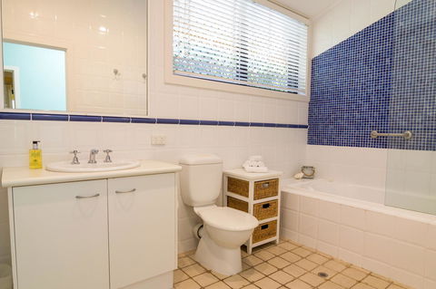 Number 2 On The Beach | Beautiful Beachfront Villa - Accommodation Gladstone 18