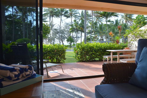 Number 2 On The Beach | Beautiful Beachfront Villa - Accommodation Gladstone 1