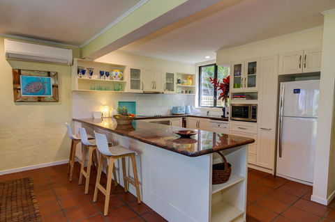 Number 2 On The Beach | Beautiful Beachfront Villa - Accommodation Gladstone 10