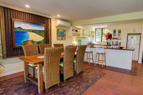 Number 2 On The Beach | Beautiful Beachfront Villa - Accommodation Gladstone 9