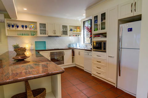 Number 2 On The Beach | Beautiful Beachfront Villa - Accommodation Gladstone 11
