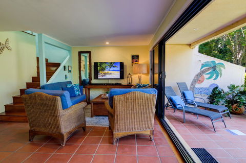 Number 2 On The Beach | Beautiful Beachfront Villa - Accommodation Gladstone 4