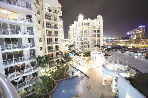 The Phoenician Resort - Accommodation Gladstone 33