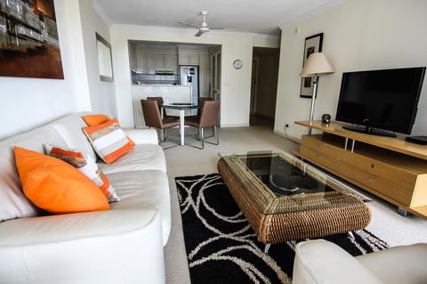 The Phoenician Resort - Accommodation Gladstone 2