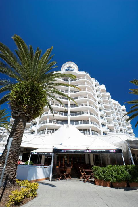 The Phoenician Resort - Accommodation Gladstone 4