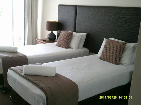The Phoenician Resort - Accommodation Gladstone 23