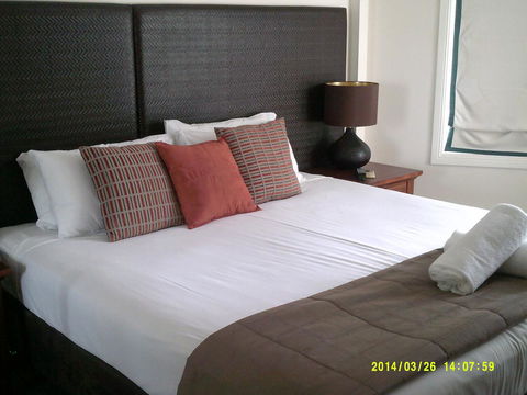 The Phoenician Resort - Accommodation Gladstone 21