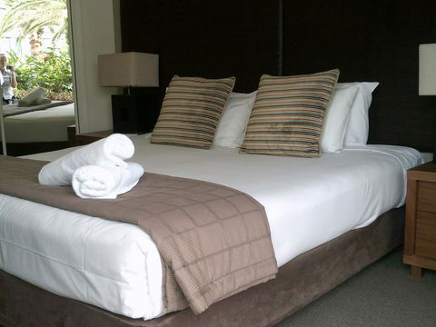 The Phoenician Resort - Accommodation Gladstone 16