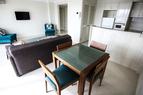 The Phoenician Resort - Accommodation Gladstone 17