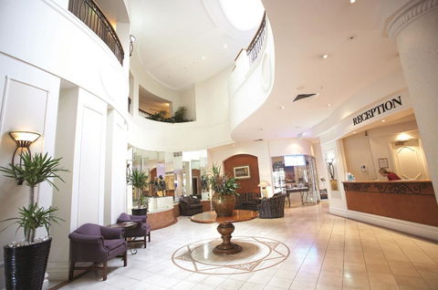 The Phoenician Resort - Accommodation Gladstone 5