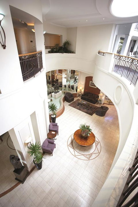 The Phoenician Resort - Accommodation Gladstone 11