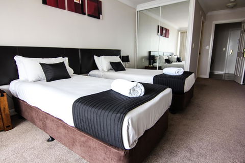 The Phoenician Resort - Accommodation Gladstone 30