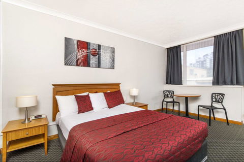 The Robert Towns - Accommodation Gladstone 4
