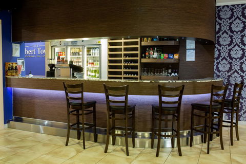 The Robert Towns - Accommodation Gladstone 14