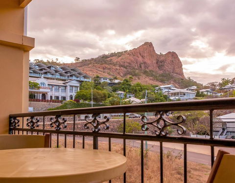 The Robert Towns - Accommodation Gladstone 8