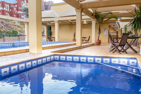 The Robert Towns - Accommodation Gladstone 10
