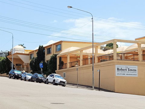 The Robert Towns - Accommodation Gladstone 12