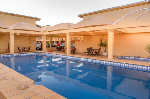 The Robert Towns - Accommodation Gladstone 6