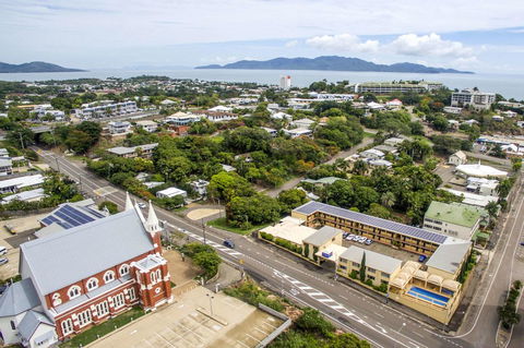 The Robert Towns - Accommodation Gladstone 9