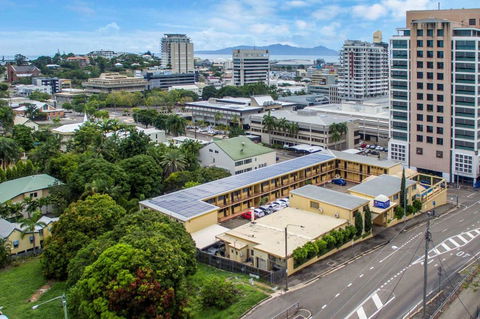 The Robert Towns - Accommodation Gladstone 24