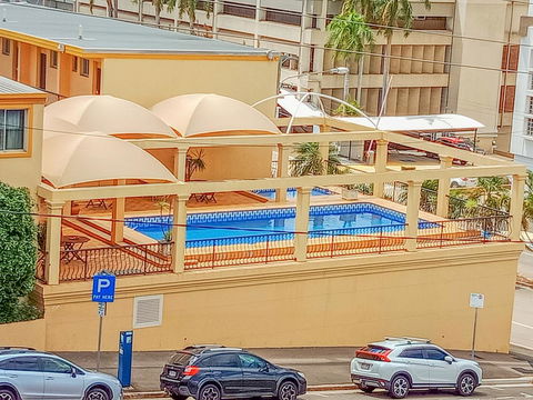 The Robert Towns - Accommodation Gladstone 15