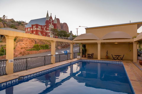 The Robert Towns - Accommodation Gladstone 11