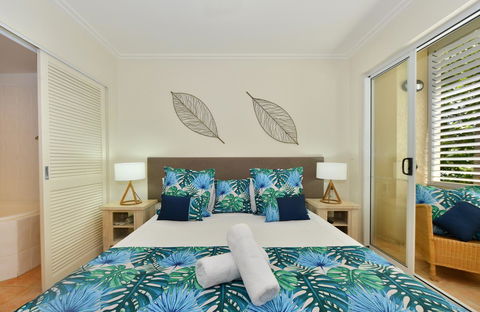 Cayman Villas Port Douglas - Accommodation Gladstone 29