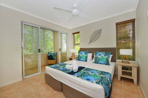 Cayman Villas Port Douglas - Accommodation Gladstone 39
