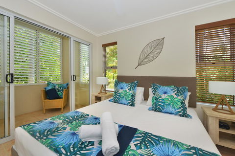 Cayman Villas Port Douglas - Accommodation Gladstone 32