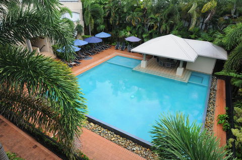 Cayman Villas Port Douglas - Accommodation Gladstone 11