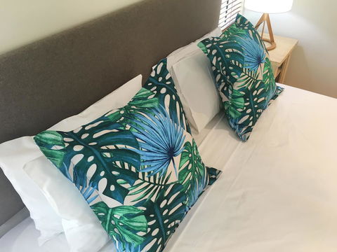 Cayman Villas Port Douglas - Accommodation Gladstone 16