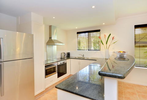 Cayman Villas Port Douglas - Accommodation Gladstone 41