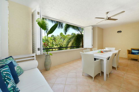 Cayman Villas Port Douglas - Accommodation Gladstone 36