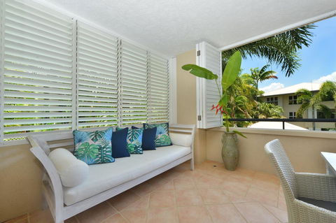 Cayman Villas Port Douglas - Accommodation Gladstone 35
